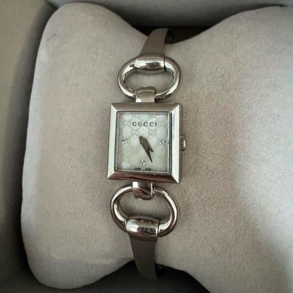 Vintage Gucci Watch Silver Mother of Pearl GG designer luxury watch - Picture 7 of 8
